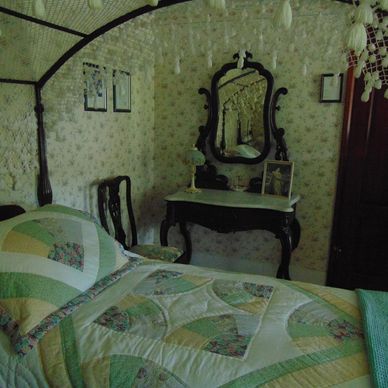 The Andrew Jackson Room: 
Twin size pair of Reed-Carved fish-net canopy four-poster beds.  Hall bath