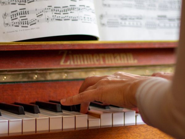 Learn to play piano in North London - piano lessons with an experienced Suzuki piano teacher