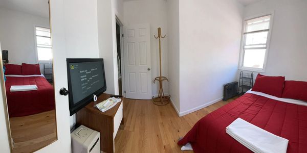 Four-Leaf Clover Bedroom: Full-size bed + Closet + Tv