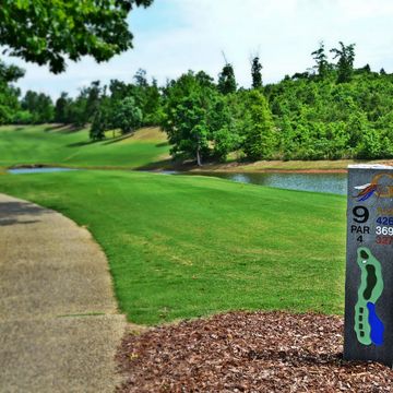 Tee box a Gunter's Landing Golf Course