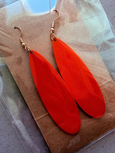 Barnwood Beauties
Hand‑painted wooden teardrops with a warm, rustic glow. Lightweight, earthy, and