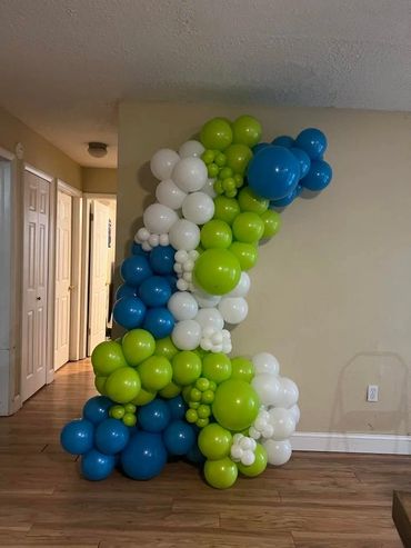 organic balloon garland