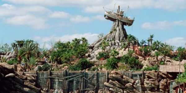 Disney World, Disneyland, Universal Studios, Universal Studios Islands of Adventure, Typhoon lagoon, blizzard beach, volcano bay, Magic Kingdom, Epcot, Animal Kingdom, Hollywood Studios