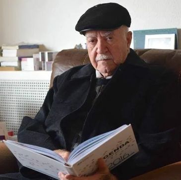 لكآبة أو الاكتئاب النفسي هو اعتلال عقلي يعاني فيه الشخص من الحزن والمشاعر السلبية لفترات طويلة، وفقد