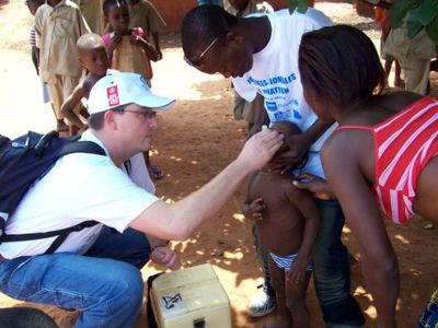 Lebanon Rotarian John Carr administers Polio vaccines in Africa 