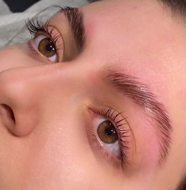 Enhance your brows in Cheltenham. Book your beauty touch-up with Stacey Lee Studio