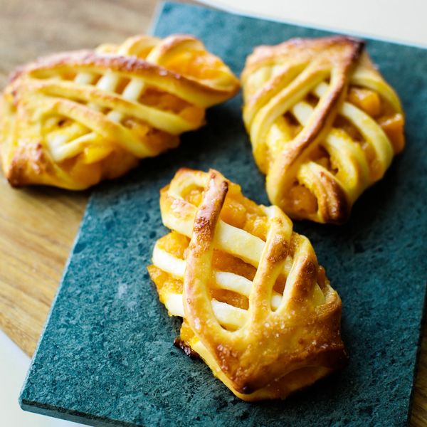 Dutch Apricot Cakes - Abrikozenvlaaitjes