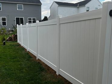 white privacy vinyl fence