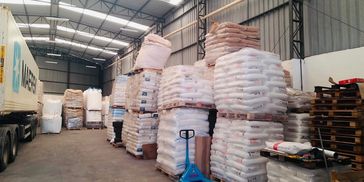 Nosso depósito e armazenamento de nossas resinas de PVC.