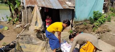 Nepal-Hilfe direkt Reis-Verteilung an die Ärmsten während des Hochwassers 2021