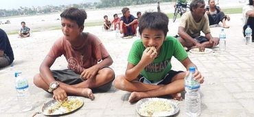 Nepal-Hilfe direkt e.V. - Essensverteilung während Corona und Hochwasser 2021