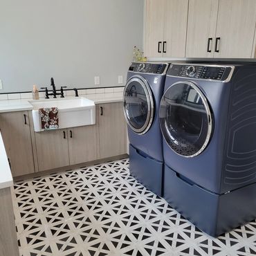 LAUNDRY ROOM WITH DOG WASH