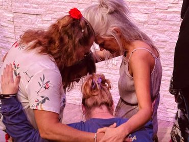 Supportive recovery community for women