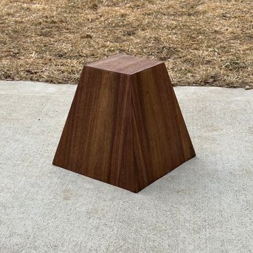 Small square pyramid base for small animals or waterfowl mounts.