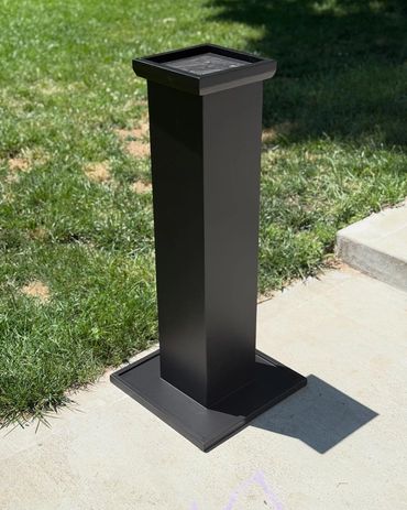 Custom black narrow competition mount built by Nichols Taxidermy Bases