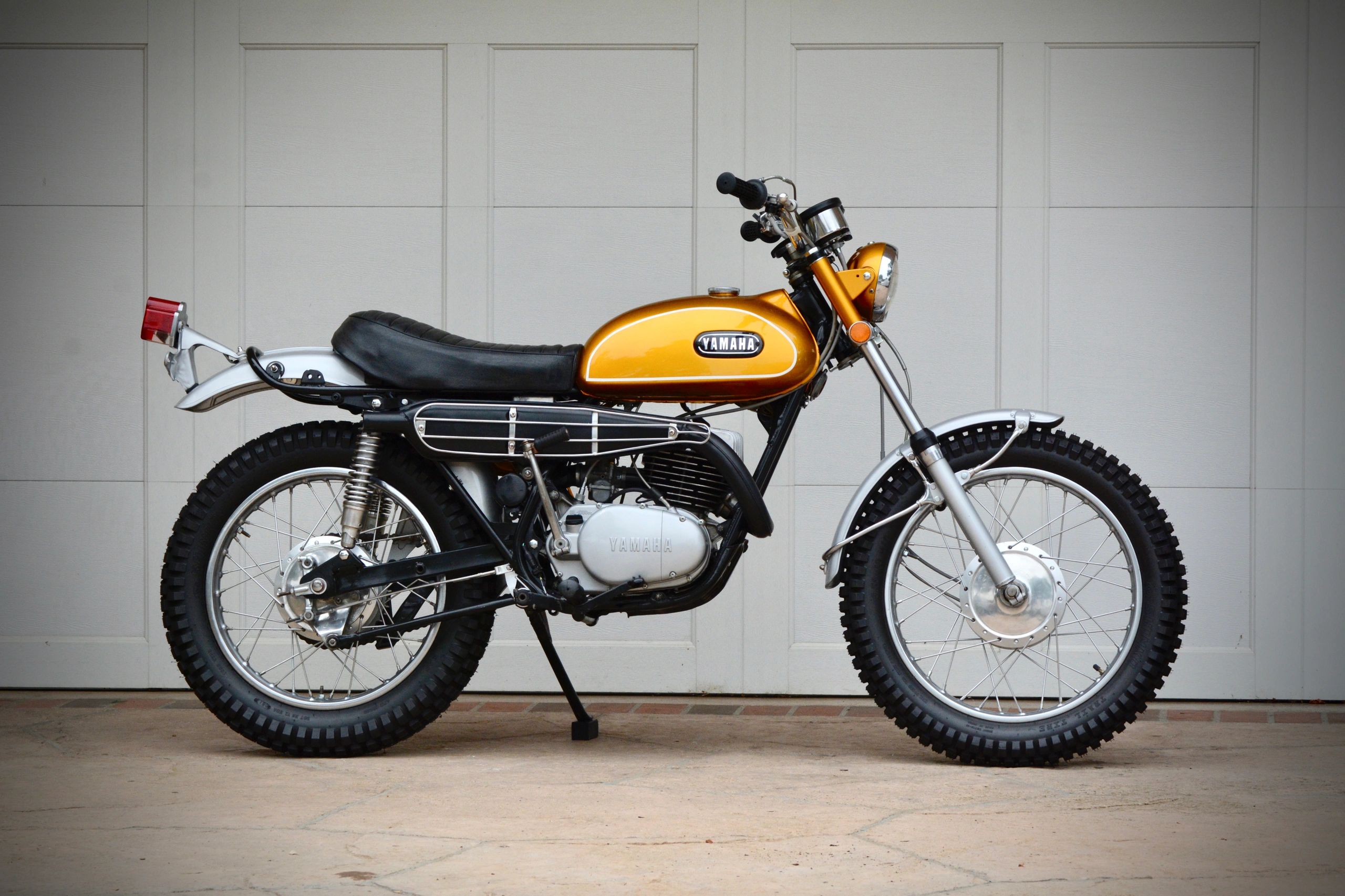 1969 Yamaha DT1 250 restored vintage enduro bike