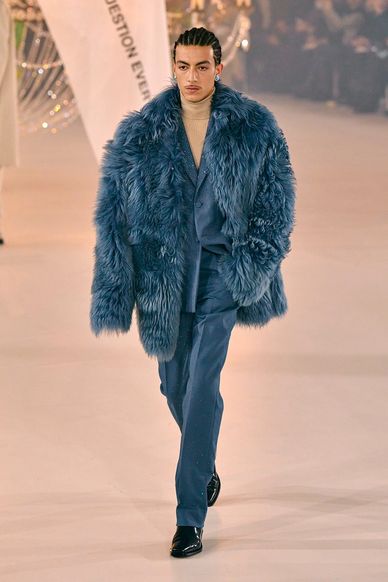 Off-White After presenting two posthumous collections at Louis Vuitton