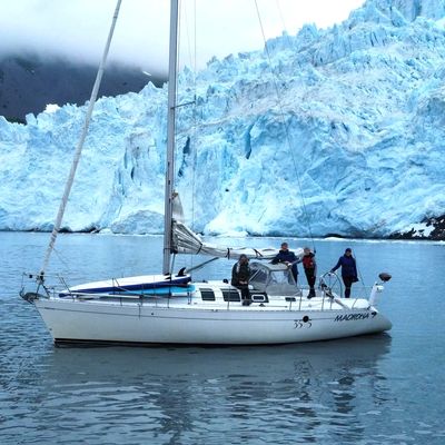 Sailing in Kenai Fjords National Park at Aialik Glacier