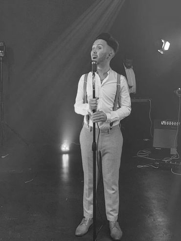 Shaun Fields, Swing, Jazz, harmony trio, swingality, curtis productions, crooners, band, music