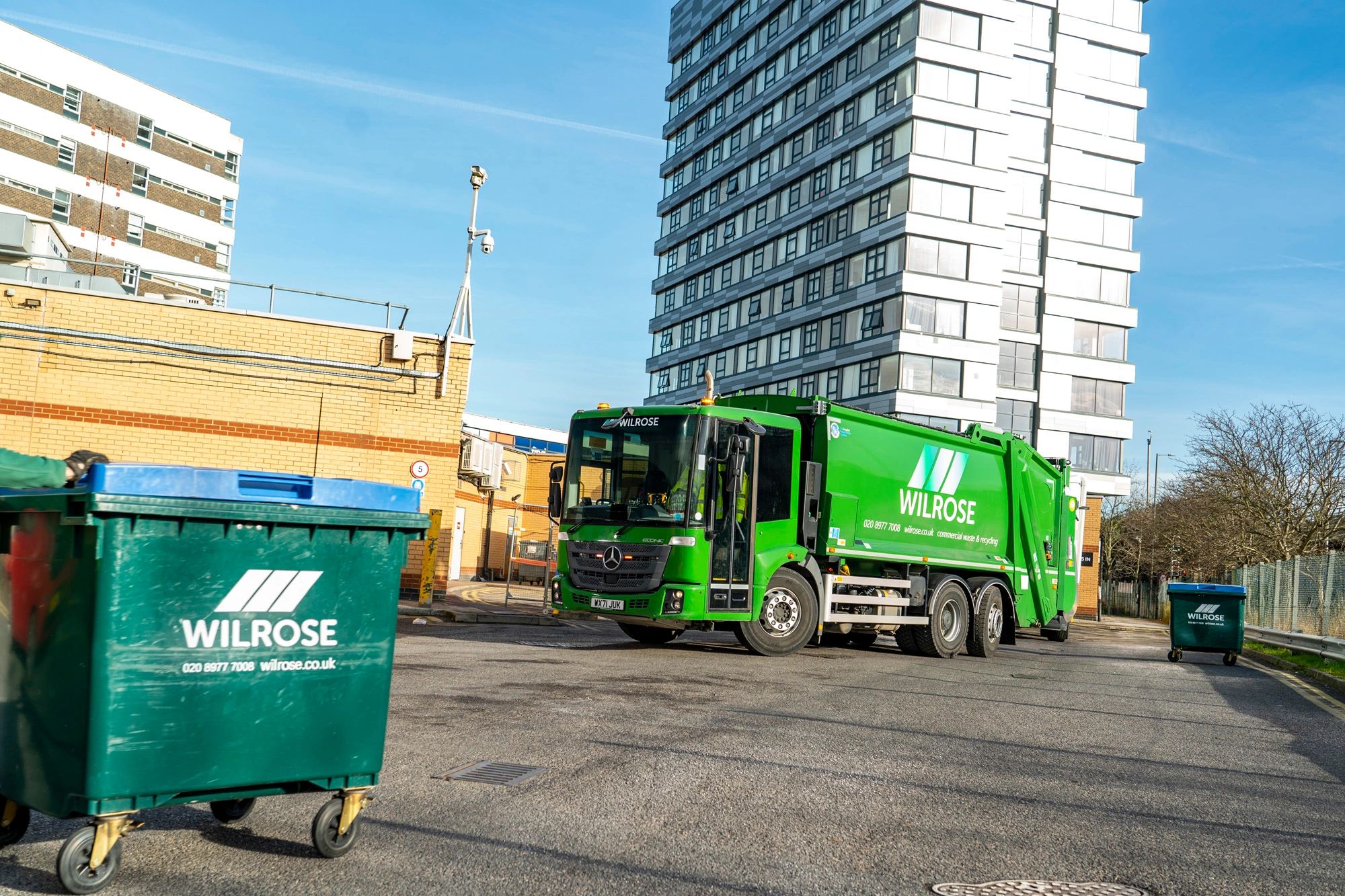 Commercial waste dustcart next to building in battersea.