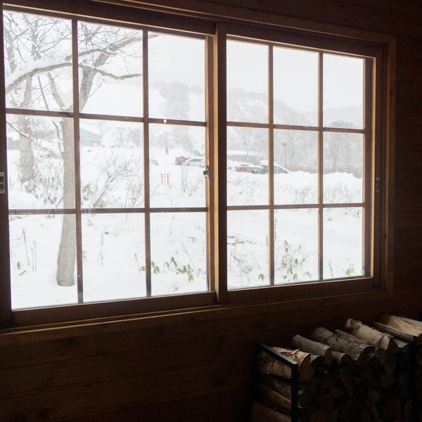 View Niseko Annupuri Ski Resort trail slope lift Ginkei restaurant bar alpenglow lodges hotel living