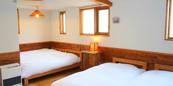 fresh clean wood family room ニセコホテル　家族の部屋　気持ち　暖かい 柔らかい　スキー場のそばにあります　リフトの近く　シンプルなスタ　北の国から　虻田郡　スノーボード