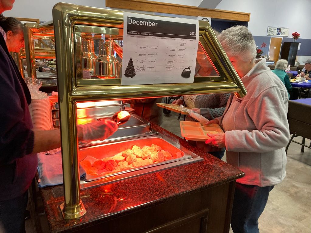 Hot food serving line