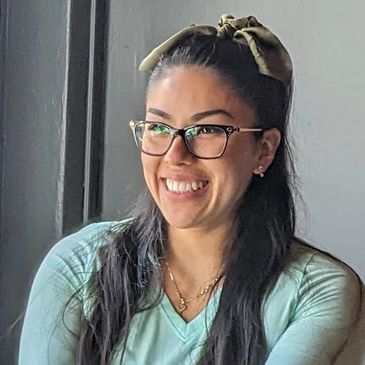 Beatriz with El Comal