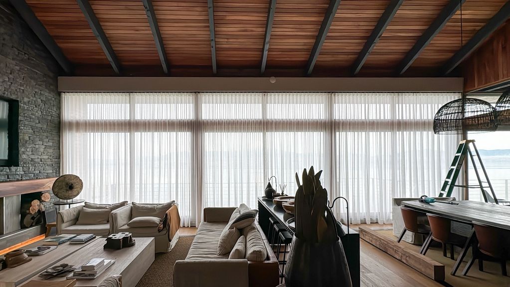 Cortina tradicional de tela Soft Drapery Hunter Douglas.