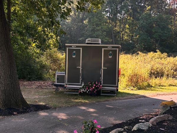 Trailer with floral decoration in a wooded outdoor area.