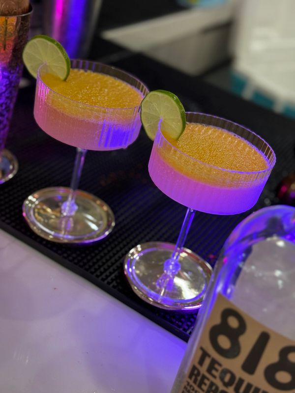 Fresh squeeze, lime, blue agave, passionfruit juice tequila topped with Prosecco