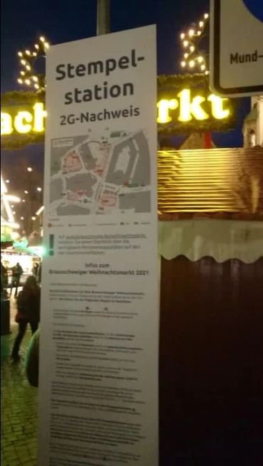 2G-Hinweis-Schild Weihnachtsmarkt Braunschweig