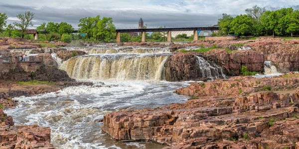 Steady flow over rocks representing smooth, zero-disruption cloud migration Microsoft 365 and Azure