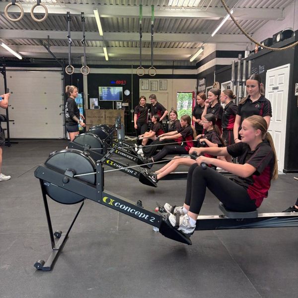 group-rowing-workout-functional-fitness-gym