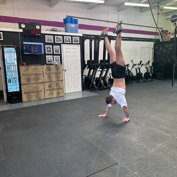 handstand-workout-gym-balance-training