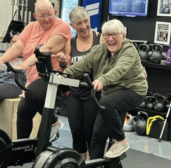 group-workout-rowing-kettlebells-gym-session