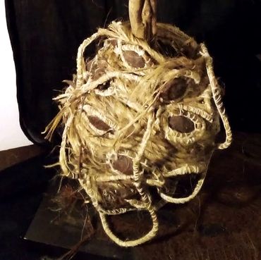 escultura em cestaria em juta cutting e mariposa em juta cristal