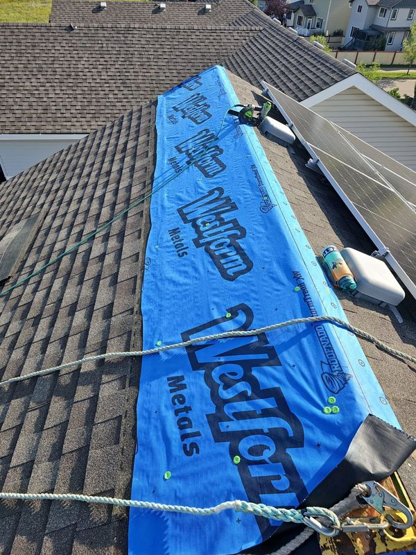 Roof deck prepped with synthetic underlay during Edmonton & Leduc roof repair