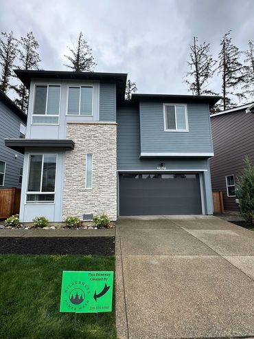 Pressure-washed driveway in Maple Valley