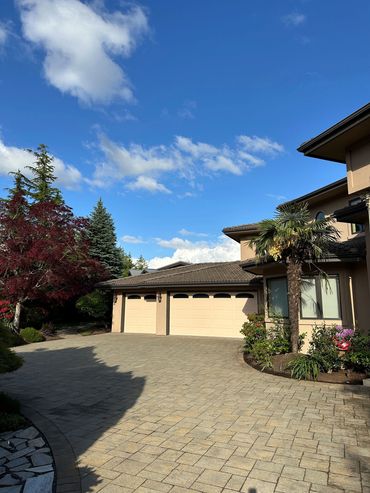 cleaned driveway with pressure washer in maple valley