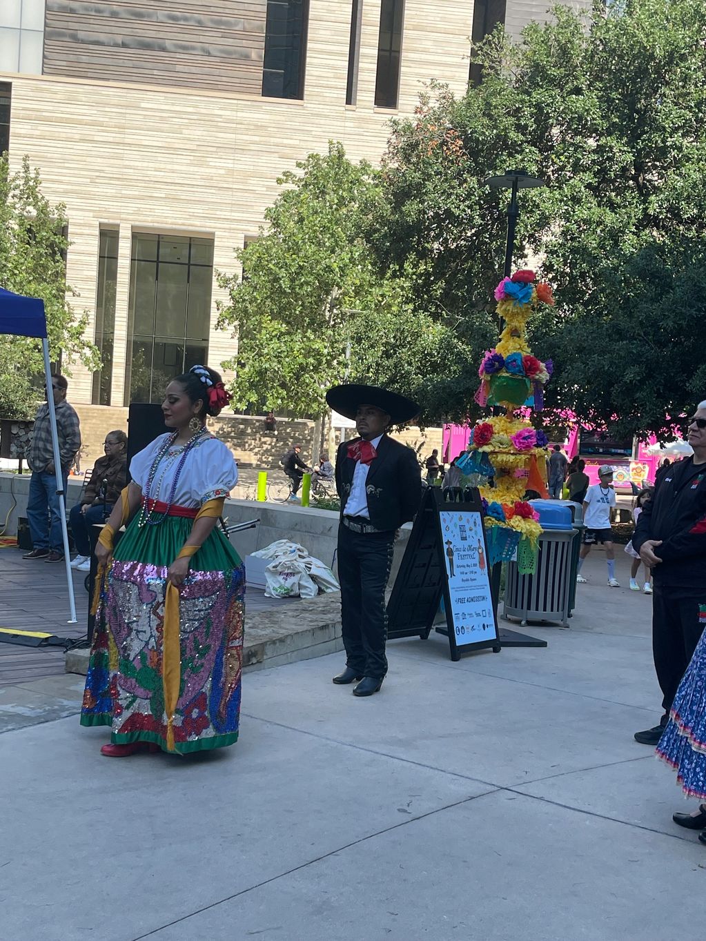 Mex arte cinco de mayo festival