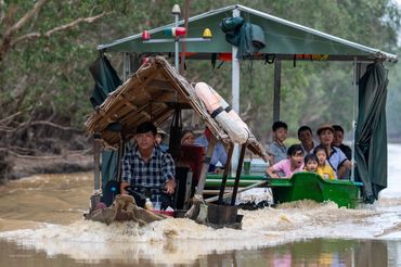Boat trip for bird photo tour in Mekong Delta
