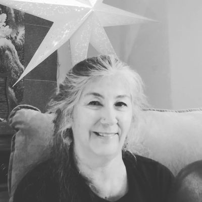 Black White headshot of Sue Schmidt Hypnotherpist