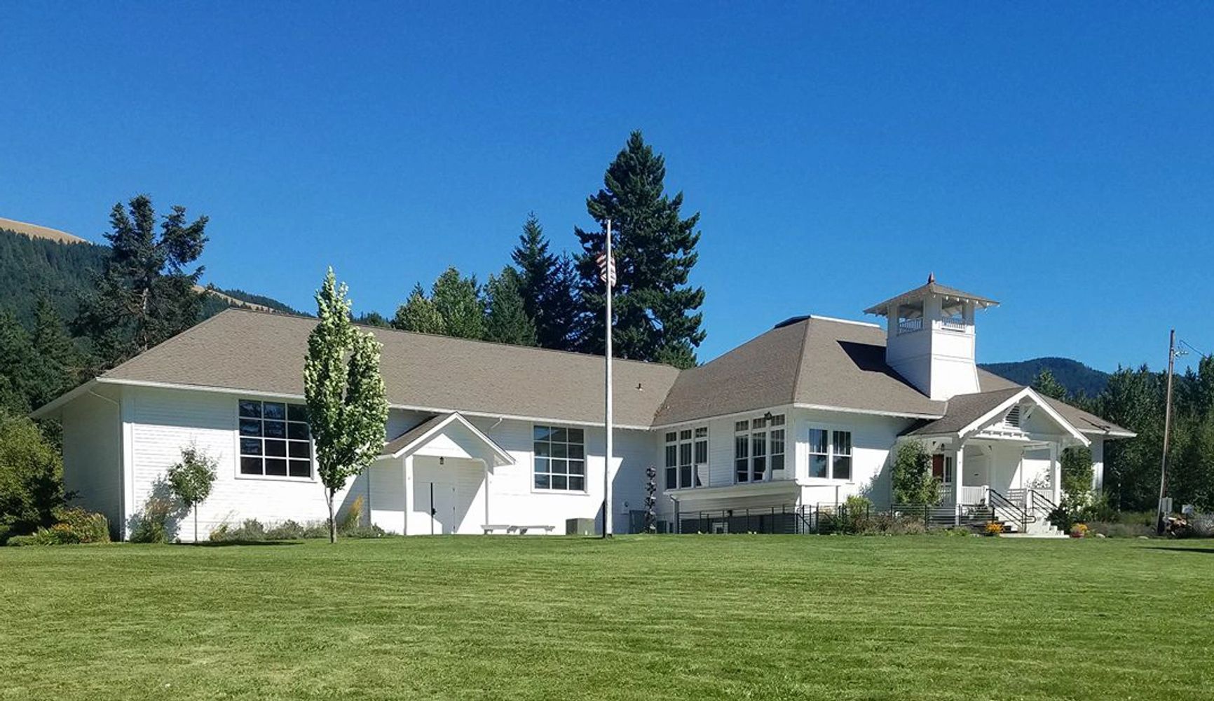 The mt hood town hall in Parkdale, Oregon
