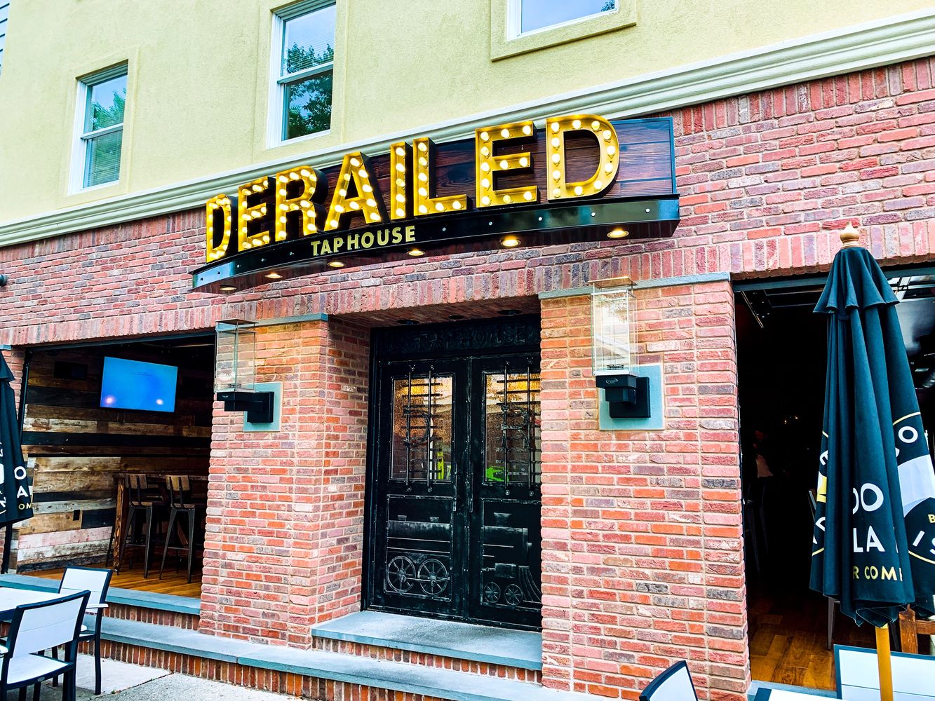 Derailed Taphouse bar and restaurant in Pocono mountains East Stroudsburg PA