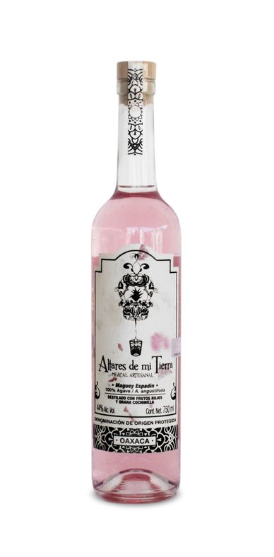 Altares de mi tierra, frutos rojos, grana cochinilla, su etiqueta con petalos de bugambilia, agave y