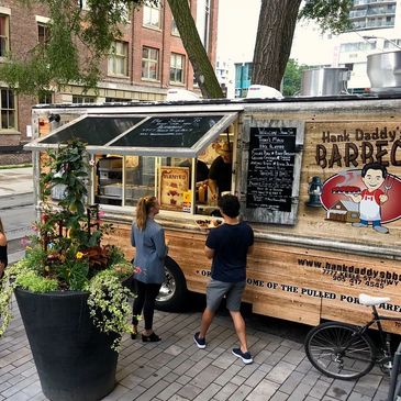 Hank Daddy's BBQ food truck serves delicious BBQ on TV and film productions across Toronto