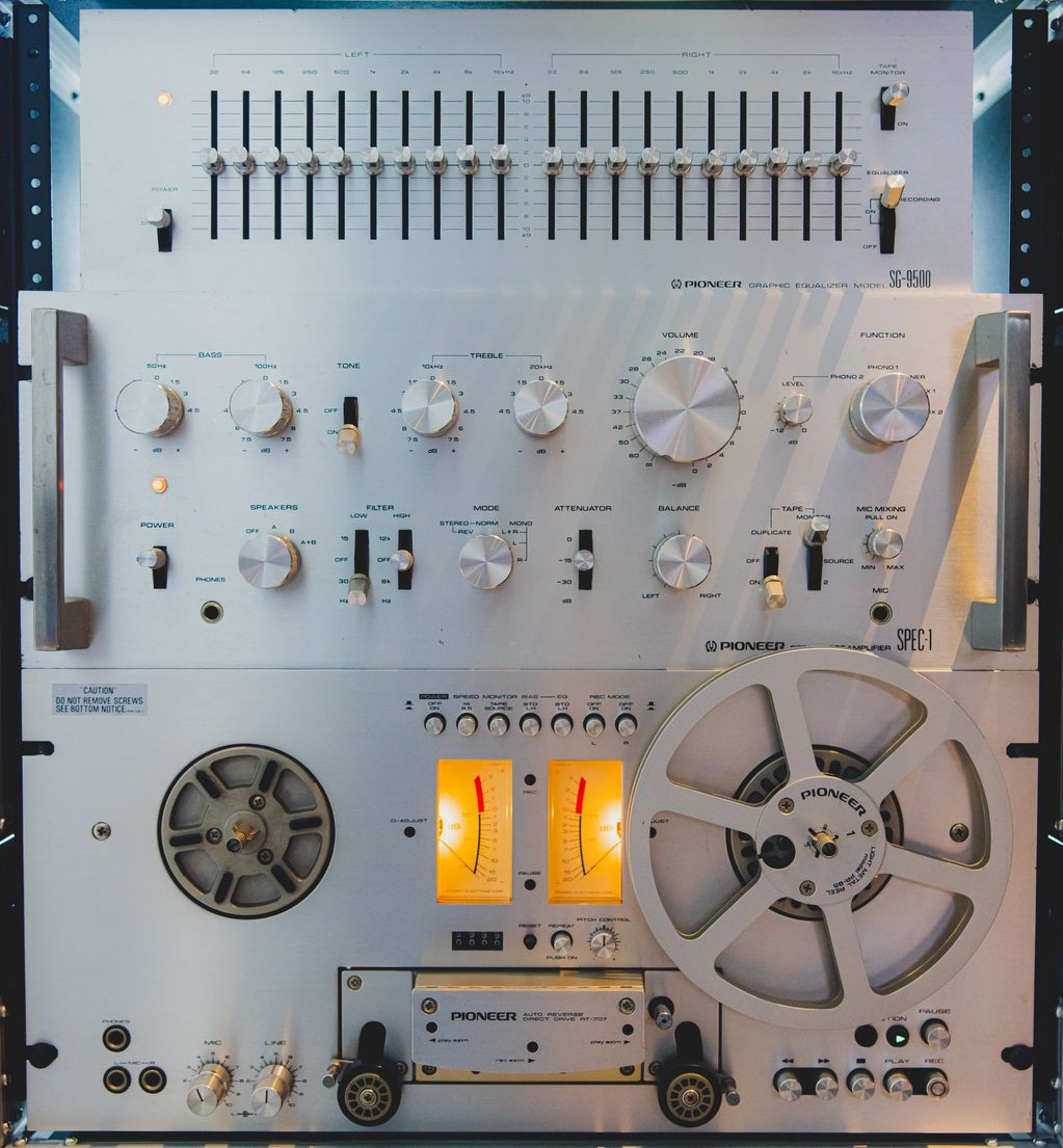 This vintage Hi Fi setup belonged to my late Father. In the 90's, he gifted it to me.