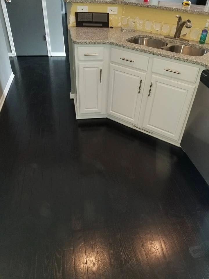 True Black
Polyurethane Finish
Prefinished Floor/White Oak