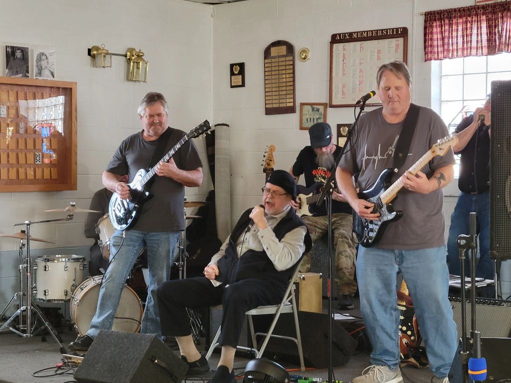 Musicians jamming at the February 2025 MO Blues monthly jam held at the Fulton MO VFW.
GrajMahal